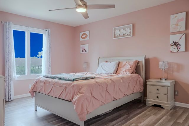 5065 Spinnaker Lane E, Crown Point, IN 46307