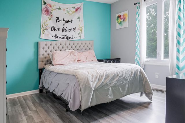 5065 Spinnaker Lane E, Crown Point, IN 46307