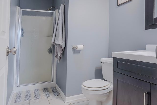 5065 Spinnaker Lane E, Crown Point, IN 46307