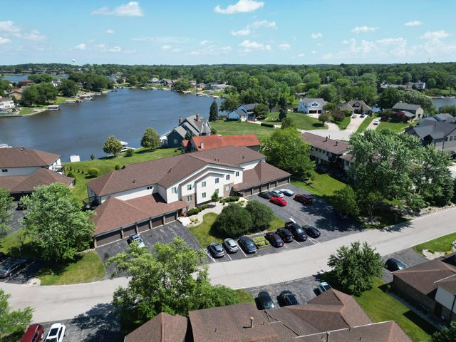 5065 Spinnaker Lane E, Crown Point, IN 46307