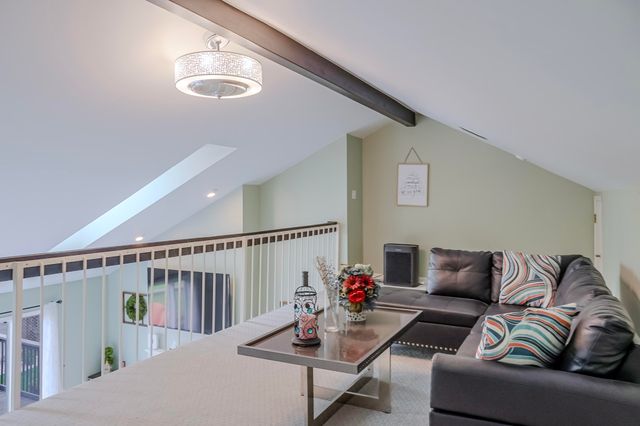 5065 Spinnaker Lane E, Crown Point, IN 46307