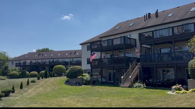 5065 Spinnaker Lane E, Crown Point, IN 46307