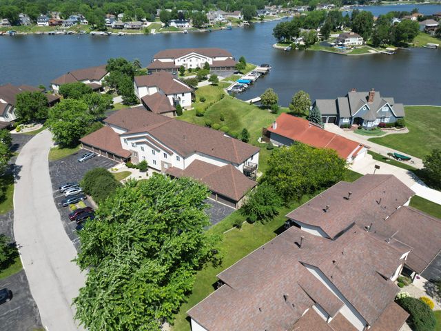 5065 Spinnaker Lane E, Crown Point, IN 46307