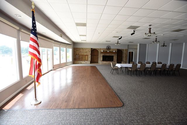 5065 Spinnaker Lane E, Crown Point, IN 46307