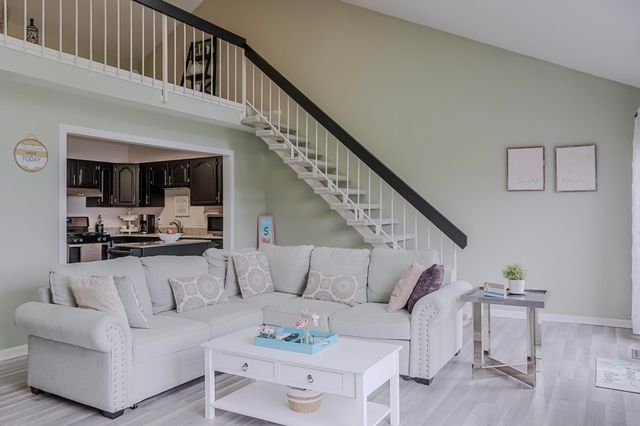 5065 Spinnaker Lane E, Crown Point, IN 46307