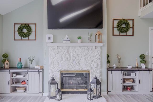 5065 Spinnaker Lane E, Crown Point, IN 46307