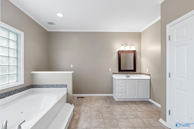 1350 Pennington Court SW, Hartselle, AL 35640