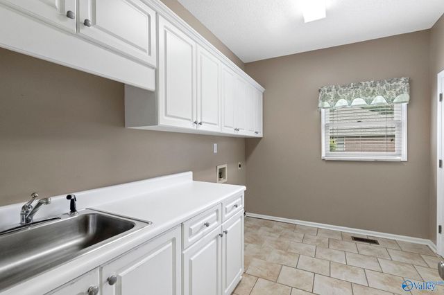 1350 Pennington Court SW, Hartselle, AL 35640