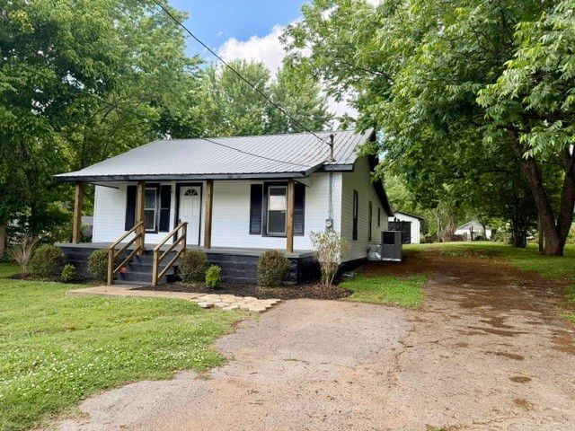 214 Myers St, Cowan, TN 37318