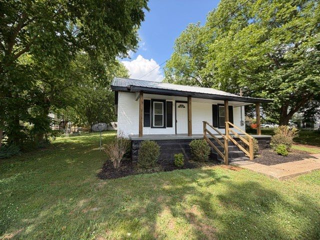 214 Myers St, Cowan, TN 37318