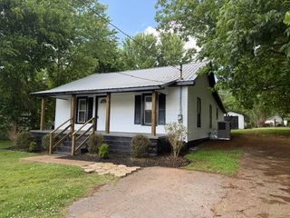 214 Myers St, Cowan, TN 37318