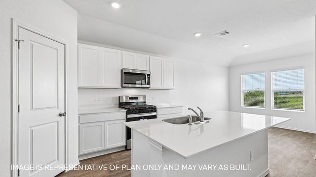 490 Gilmer LN, Buda, TX 78610