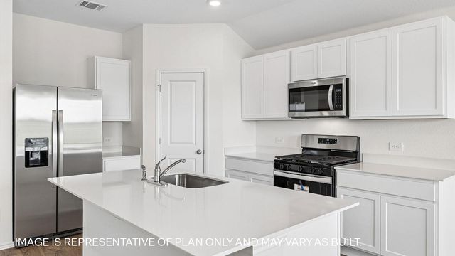 490 Gilmer LN, Buda, TX 78610