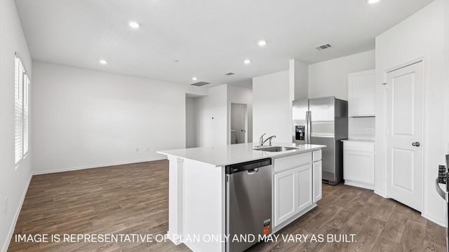 490 Gilmer LN, Buda, TX 78610