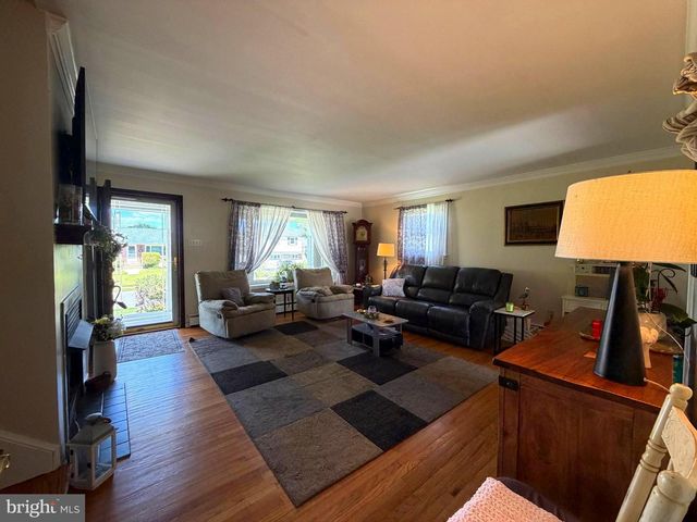 126 DALE RD, Willow Grove, PA 19090