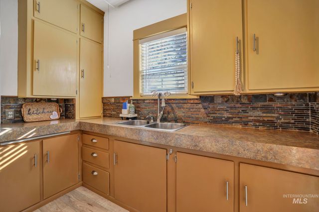 435 4th Ave E, Twin Falls, ID 83301