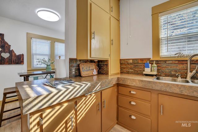 435 4th Ave E, Twin Falls, ID 83301