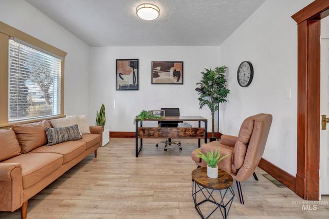 435 4th Ave E, Twin Falls, ID 83301