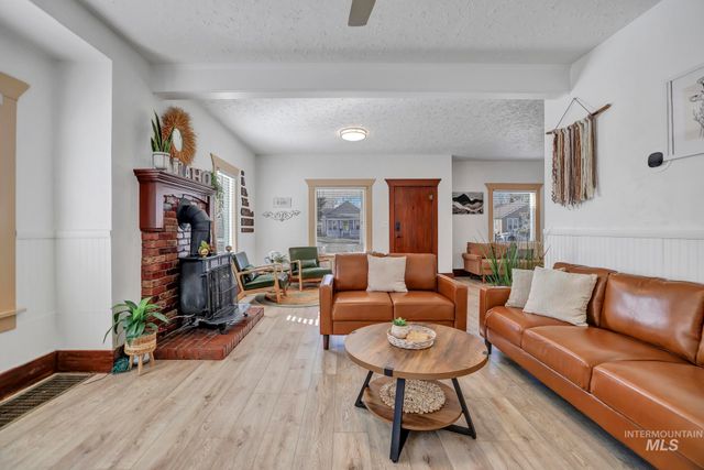 435 4th Ave E, Twin Falls, ID 83301
