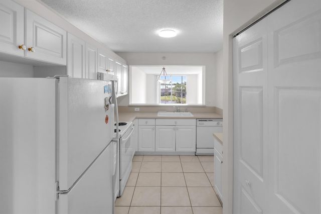 7763 Southampton Terrace 405, Tamarac, FL 33321