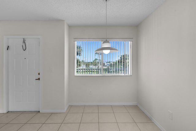 7763 Southampton Terrace 405, Tamarac, FL 33321