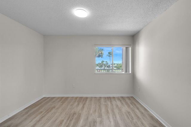 7763 Southampton Terrace 405, Tamarac, FL 33321