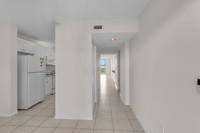 7763 Southampton Terrace 405, Tamarac, FL 33321