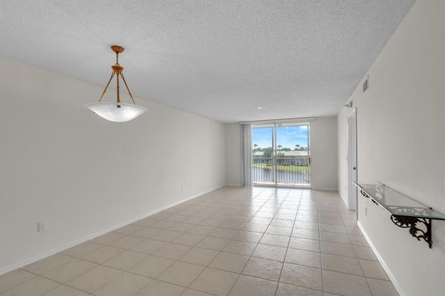 7763 Southampton Terrace 405, Tamarac, FL 33321