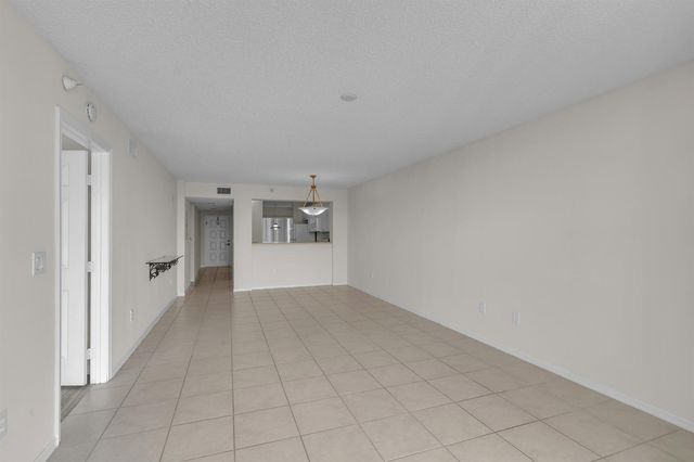 7763 Southampton Terrace 405, Tamarac, FL 33321
