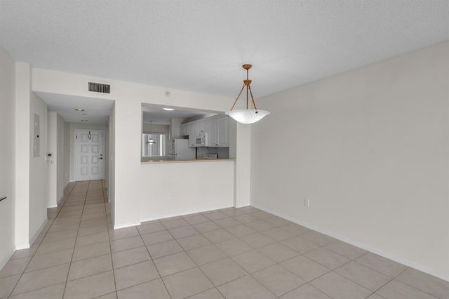 7763 Southampton Terrace 405, Tamarac, FL 33321