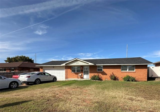 1201 Blackstone Avenue, Clinton, OK 73601