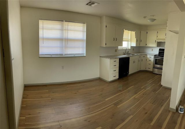 1201 Blackstone Avenue, Clinton, OK 73601