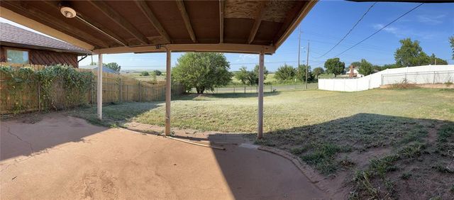 1201 Blackstone Avenue, Clinton, OK 73601