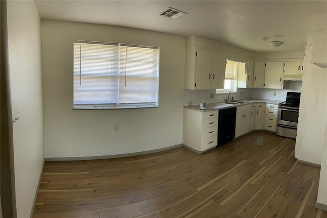 1201 Blackstone Avenue, Clinton, OK 73601