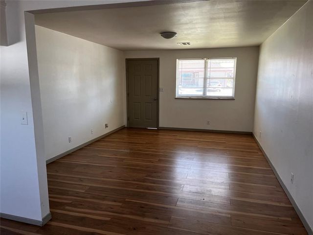 1201 Blackstone Avenue, Clinton, OK 73601