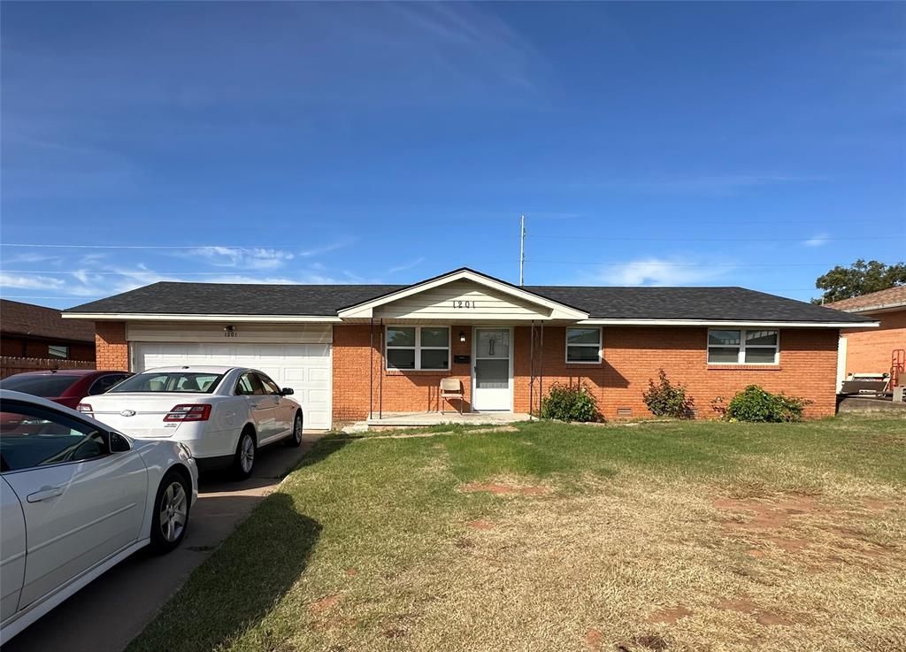 1201 Blackstone Avenue, Clinton, OK 73601