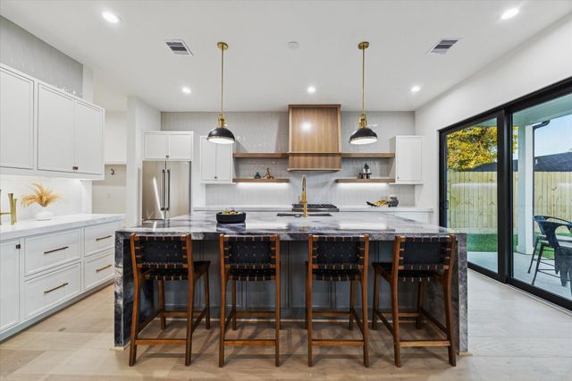 614 Eleanor Street, Houston, TX 77009