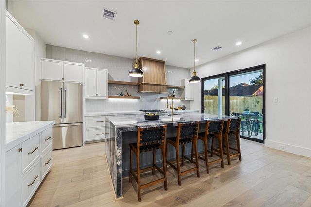 614 Eleanor Street, Houston, TX 77009