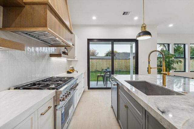 614 Eleanor Street, Houston, TX 77009