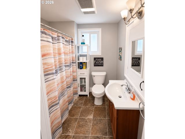 216 Ne CLARK Ave, Battle Ground, WA 98604