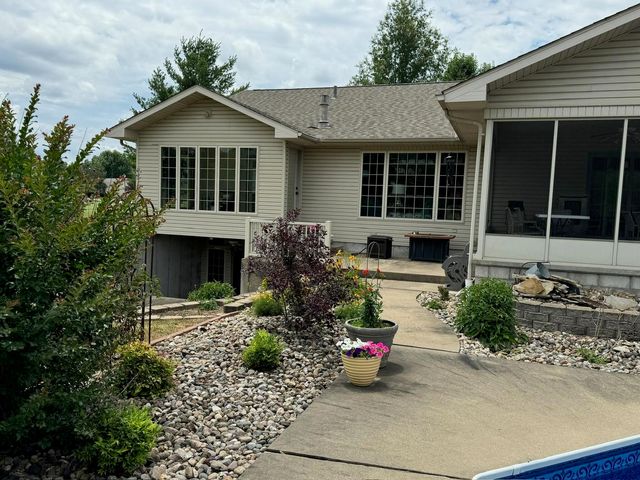 1016 Michael Lane, West Frankfort, IL 62896