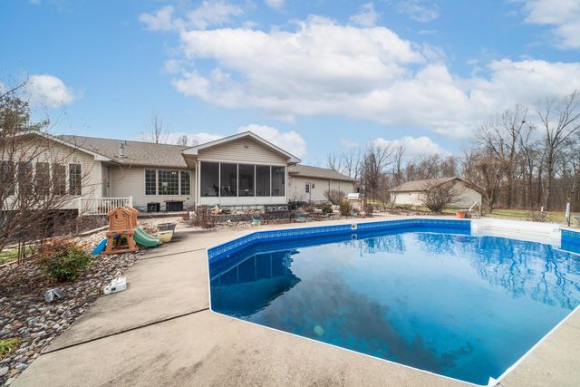 1016 Michael Lane, West Frankfort, IL 62896