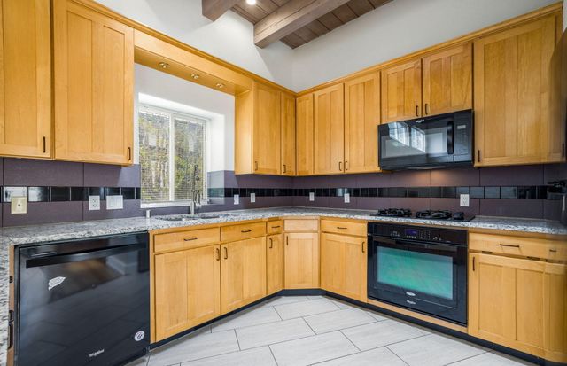 2410 Vicic Road NW, Albuquerque, NM 87104