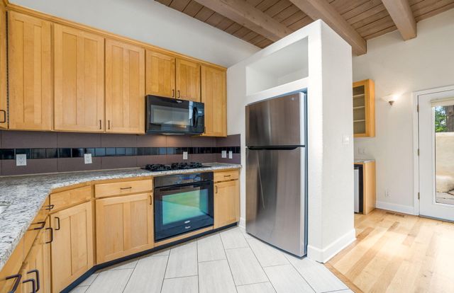 2410 Vicic Road NW, Albuquerque, NM 87104