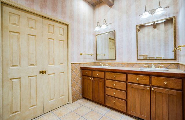 2410 Vicic Road NW, Albuquerque, NM 87104