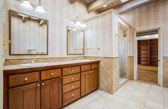 2410 Vicic Road NW, Albuquerque, NM 87104