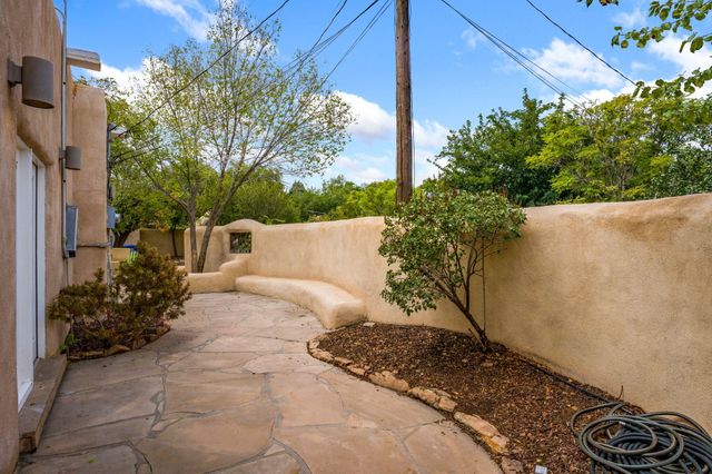 2410 Vicic Road NW, Albuquerque, NM 87104