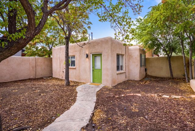 2410 Vicic Road NW, Albuquerque, NM 87104