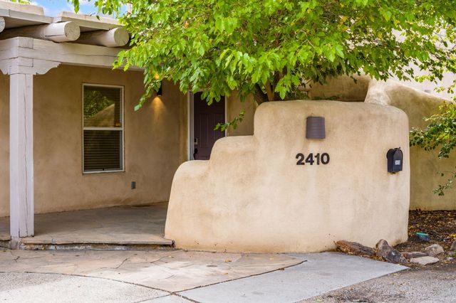 2410 Vicic Road NW, Albuquerque, NM 87104