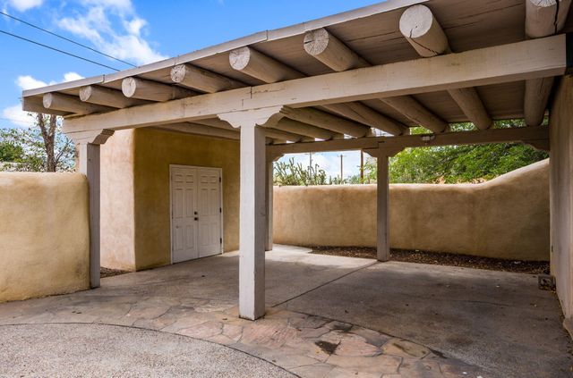 2410 Vicic Road NW, Albuquerque, NM 87104